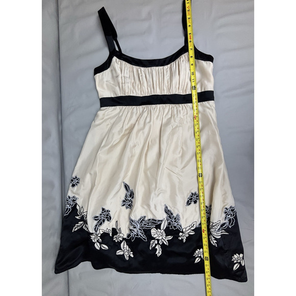 BCBG Maxazria Silk Dress Womens 10 Cream/Black Embroidered Floral Babydoll - Picture 9 of 13